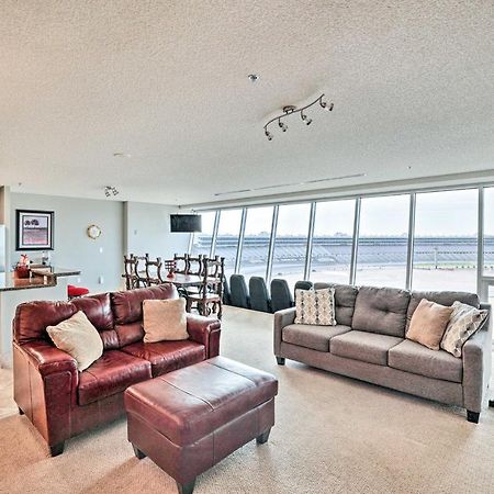 Fort Worth Condo With Racetrack Views And Pool Access Exterior photo