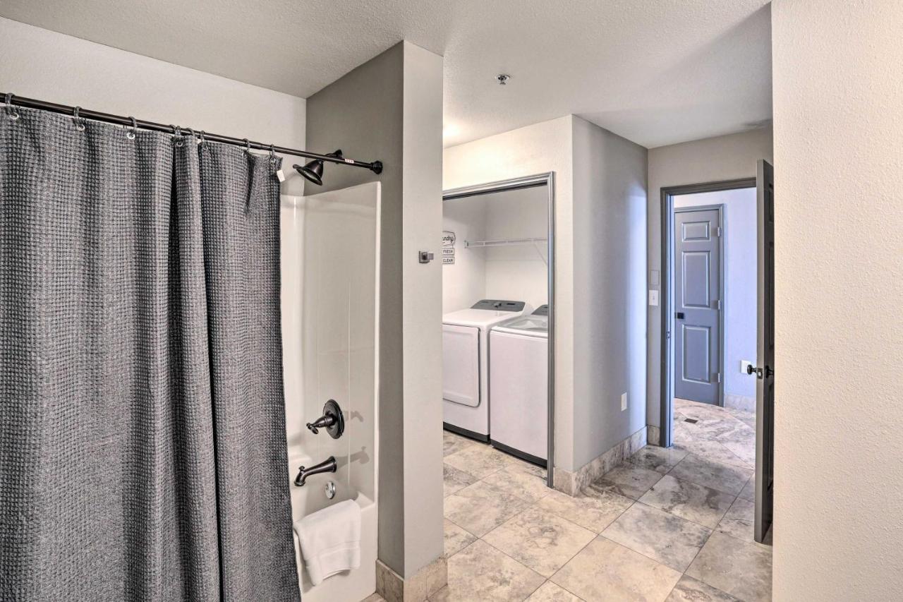 Fort Worth Condo With Racetrack Views And Pool Access Exterior photo